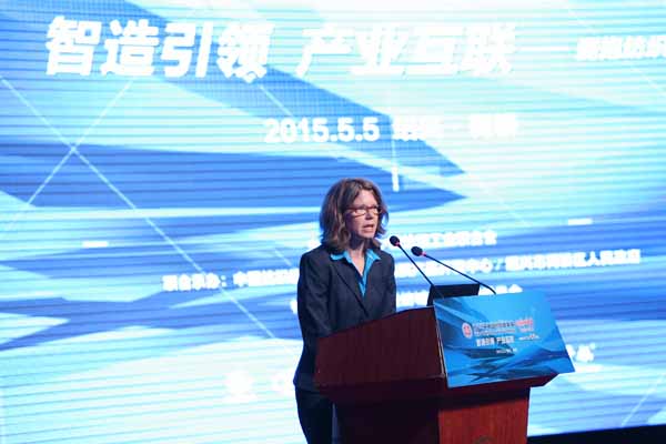 Stephanie Heydolph女士