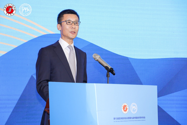 中国纺织工业联合会副会长,中国服装协会会长陈大鹏